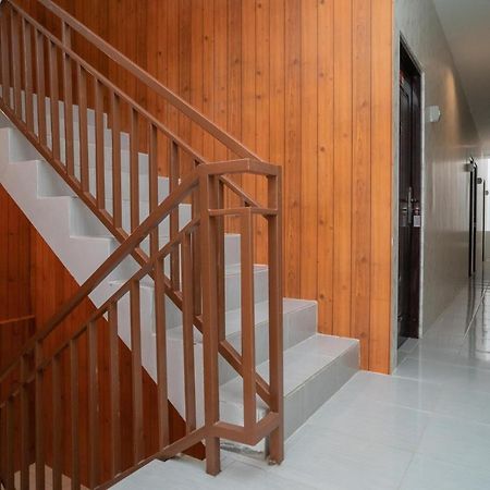 RedDoorz near Sarinah Jakarta Bagian luar foto