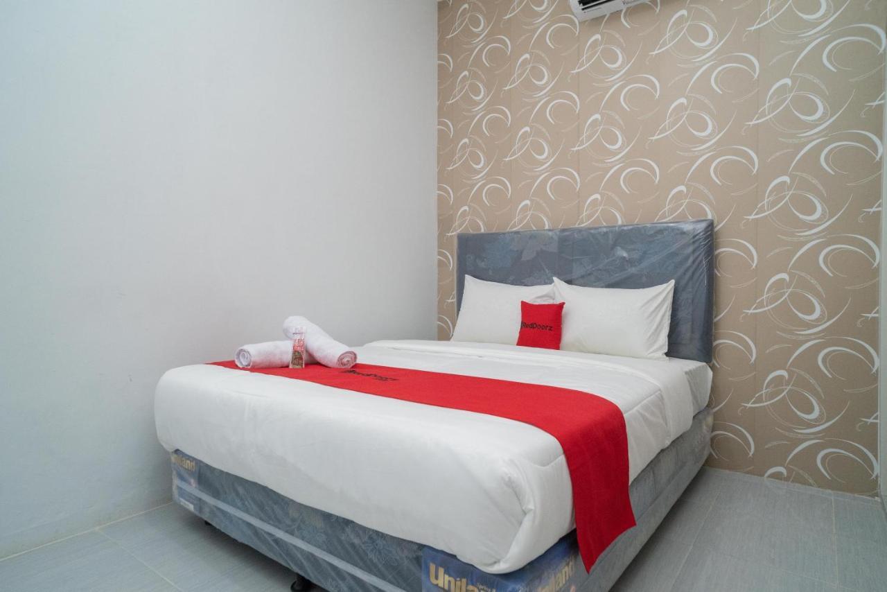 RedDoorz near Sarinah Jakarta Bagian luar foto