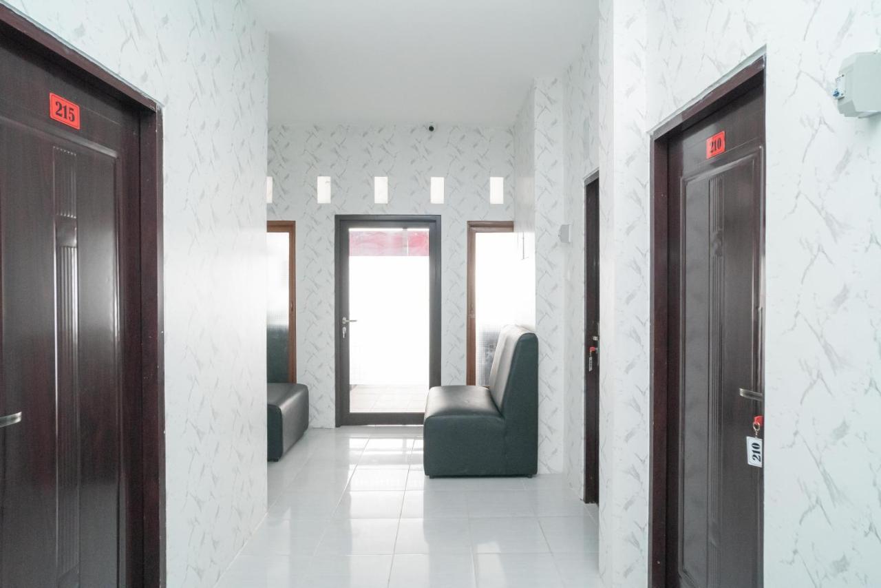 RedDoorz near Sarinah Jakarta Bagian luar foto
