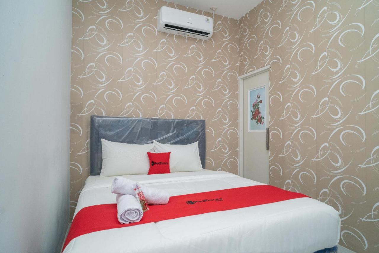RedDoorz near Sarinah Jakarta Bagian luar foto