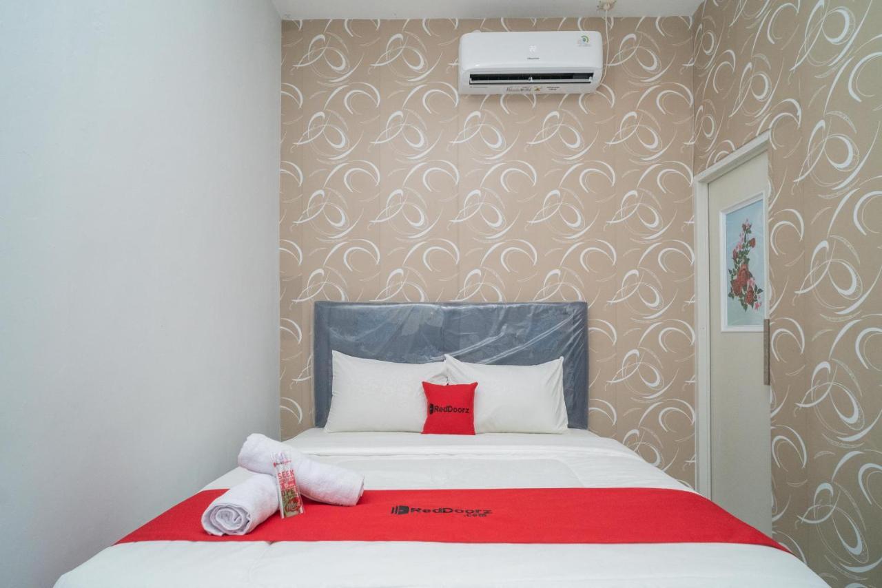 RedDoorz near Sarinah Jakarta Bagian luar foto
