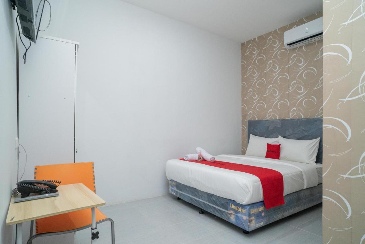 RedDoorz near Sarinah Jakarta Bagian luar foto