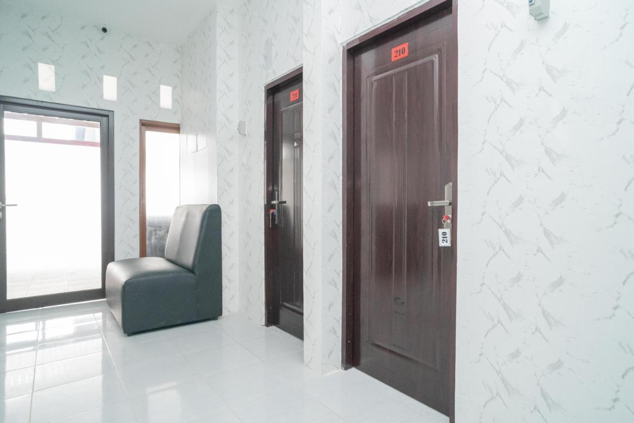 RedDoorz near Sarinah Jakarta Bagian luar foto