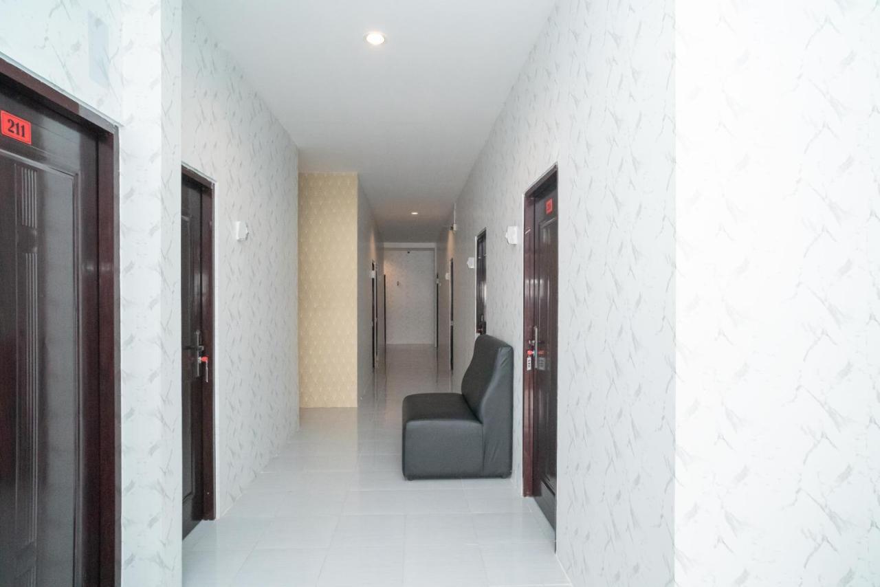 RedDoorz near Sarinah Jakarta Bagian luar foto
